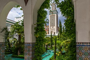 MINARET ET JARDIN DE LA GRANDE MOSQUEE DE PARIS 