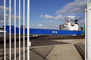 CARGO EN SORTIE DU PORT DE COMMERCE, LE HAVRE, SEINE-MARITIME (76), NORMANDIE, FRANCE 