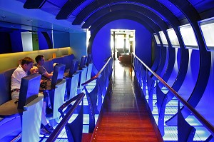 SALLE INFORMATIQUE ET ORDINATEURS SUR LE BATEAU DE CROISIERE AIDA EN ESCALE AU PORT DU HAVRE, SEINE-MARITIME (76), NORMANDIE, FRANCE
