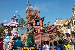 PARADE, PARC D'ATTRACTIONS DISNEYLAND PARIS (EURODISNEY), MARNE-LA-VALLEE, SEINE-ET-MARNE (77), ILE-DE-FRANCE, FRANCE 