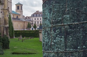 COLONNE TRAJANE, GALVANOPLASTIE DU 19 EME SIECLE DE LA PARTIE BASSE DU MONUMENT ANTIQUE ROMAIN, FOSSE DU CHATEAU DE SAINT-GERMAIN-EN-LAYE ABRITANT LE MUSEE D' ARCHEOLOGIE NATIONALE, SAINT-GERMAIN-EN-LAYE, YVELINES (78), FRANCE 