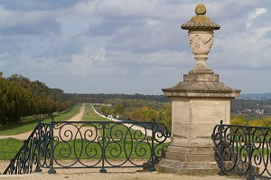 GRANDE TERRASSE DE SAINT-GERMAIN-EN-LAYE CREEE PAR ANDRE LENOTRE A LA FIN DU 17 EME SIECLE SUR ORDRE DE LOUIS XIV, VESTIGE DU CHATEAU-NEUF, DOMAINE NATIONAL DE SAINT-GERMAIN-EN-LAYE, YVELINES (78), FRANCE 