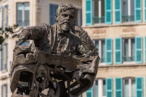 STATUE DE CLAUDE DEBUSSY (1862-1918), COMPOSITEUR FRANCAIS, OEUVRE DU SCULPTEUR MICO KAUFMAN, PLACE DE L' ABBE DE PORCARO, SAINT-GERMAIN-EN-LAYE, YVELINES (78), FRANCE 