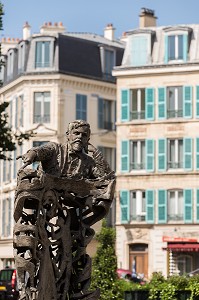 STATUE DE CLAUDE DEBUSSY (1862-1918), COMPOSITEUR FRANCAIS, OEUVRE DU SCULPTEUR MICO KAUFMAN, PLACE DE L' ABBE DE PORCARO, SAINT-GERMAIN-EN-LAYE, YVELINES (78), FRANCE 