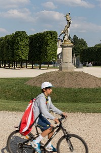 STATUE DE STYLE RENAISSANCE, PARC DU CHATEAU DE SAINT-GERMAIN-EN-LAYE, YVELINES (78), FRANCE 