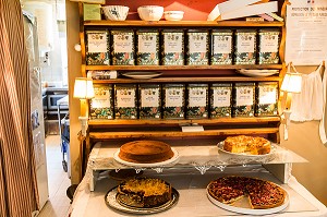 PATISSERIES, RESTAURANT ET SALON DE THE LE COTTAGE, MARLY-LE-ROI, YVELINES (78), FRANCE 
