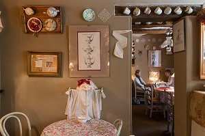 RESTAURANT ET SALON DE THE LE COTTAGE, MARLY-LE-ROI, YVELINES (78), FRANCE 
