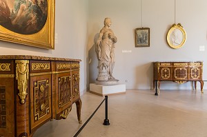 MOBILIER ET STATUE REPRESENTANT MADAME DU BARRY EN FIDELITE, OEUVRE D' AUGUSTIN PAJOU, MUSEE PROMENADE, PARC ROYAL DE MARLY, DOMAINE NATIONAL DE MARLY-LE-ROI, YVELINES (78), FRANCE 