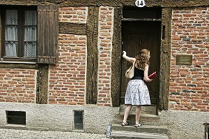MAISON A PANS DE BOIS ET BRIQUES ROUGES, RUE PUECH, LE VIEL ALBI, TARN (81), FRANCE 