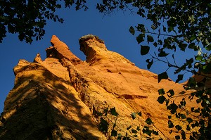 CHEMINEE DE FEE, COLORADO PROVENCAL, OCRES DE RUSTREL, VAUCLUSE, FRANCE 