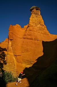 CHEMINEE DE FEE, COLORADO PROVENCAL, OCRES DE RUSTREL, VAUCLUSE, FRANCE 