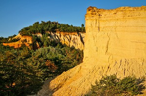 COLORADO PROVENCAL, OCRES AUX COULEURS MULTIPLES DE RUSTREL, VAUCLUSE (84), FRANCE 