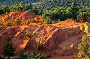 COLORADO PROVENCAL, OCRES AUX COULEURS MULTIPLES DE RUSTREL, VAUCLUSE (84), FRANCE 