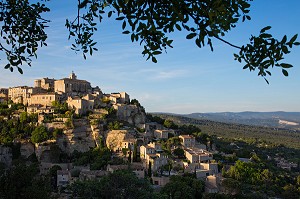 VILLAGE PERCHE DE GORDES, PLUS BEAU VILLAGE DE FRANCE, PARC NATUREL REGIONAL DU LUBERON, VAUCLUSE (84), FRANCE 