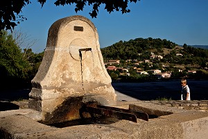 FONTAINE EN PIERRE, VAUCLUSE, FRANCE 