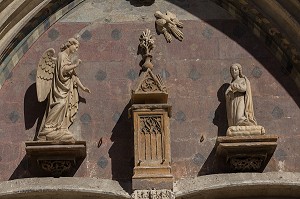 L'ANNONCIATION, DECOR SCULPTE DU TYMPAN DE LA COLLEGIALE SAINT AGRICOL, EGLISE BATIE AU 7 EME SIECLE ET AGRANDIE AU 14 EME SIECLE, VILLE D'AVIGNON APPELEE CITE DES PAPES ET CLASSEE AU PATRIMOINE MONDIAL DE L'UNESCO, VAUCLUSE (84), FRANCE 