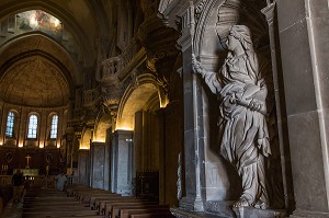 CATHEDRALE NOTRE DAME DES DOMS D'AVIGNON, VILLE D'AVIGNON APPELEE CITE DES PAPES, VAUCLUSE (84), FRANCE 