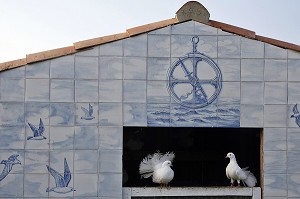PIGEONNIER EN AZULEJOS, BLANC MARINE, CHAMBRES ET MAISON D'HOTES 'CLEVACANCES' ET 'GITES DE FRANCE', NOIRMOUTIER, VENDEE (85), FRANCE 