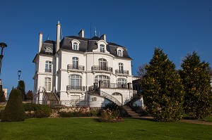 HOTEL DE VILLE AMENAGE DANS L’ANCIEN CHATEAU D’AVAUCOURT BATI A LA FIN DU 19 EME SIECLE, ATHIS-MONS, ESSONNE (91), FRANCE 