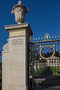 CIMETIERE AMERICAIN DE SURESNES ASSOCIANT LES TOMBES DES SOLDATS AMERICAINS MORTS DURANT LA PREMIERE ET LA SECONDE GUERRE MONDIALE, PENTES DU MONT VALERIEN, HAUTS-DE-SEINE (92), FRANCE 