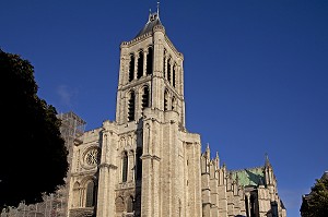 BASILIQUE DE SAINT-DENIS, EDIFICE RELIGIEUX DE STYLE GOTHIQUE RECONSTRUIT AU 12 EME SIECLE PAR L' ABBE SUGER, NECROPOLE DES ROIS DE FRANCE, CLASSE MONUMENT HISTORIQUE, SAINT-DENIS, SEINE-SAINT-DENIS (93), FRANCE 