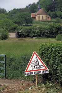 SIGNALISATION ROUTIERE, PANNEAU HUMORISTIQUE, DANGER DESERT RURAL, FRANCE 