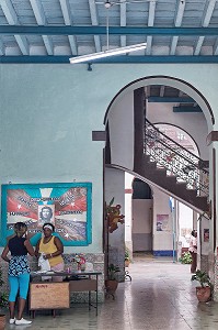 ECOLE PRIMAIRE DANS LA VIEILLE VILLE (HABANA VIEJA), LA HAVANE, CUBA, CARAIBES 