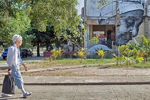 PEINTURE MURALE, SCENE DE RUE, VIE QUOTIDIENNE DANS LES RUE DE LA HAVANE, HAVANA, CUBA 