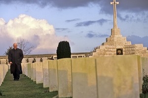 CIMETIERE MILITAIRE BRITANNIQUE, TOMBES DES COMBATTANTS MORTS LORS DE LA PREMIERE GUERRE MONDIALE (1914-1918) YPRES (IEPER), BELGIQUE, FLANDRES, BELGIQUE, EUROPE 