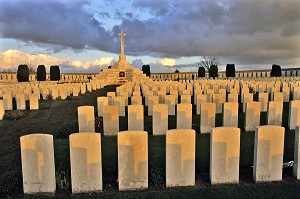 CIMETIERE MILITAIRE BRITANNIQUE, TOMBES DES COMBATTANTS MORTS LORS DE LA PREMIERE GUERRE MONDIALE (1914-1918) YPRES (IEPER), BELGIQUE, FLANDRES, BELGIQUE, EUROPE 