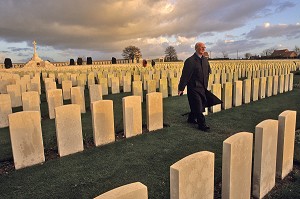 CIMETIERE MILITAIRE BRITANNIQUE, TOMBES DES COMBATTANTS MORTS LORS DE LA PREMIERE GUERRE MONDIALE (1914-1918) YPRES (IEPER), BELGIQUE, FLANDRES, BELGIQUE, EUROPE 