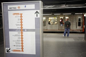 METRO DE BRUXELLES, LIGNE 2, BRUXELLES, BELGIQUE 