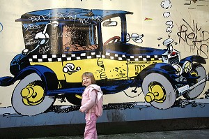 ALICE ET LA BD, FRESQUE MURALE PAR LES DESSINATEURS DE BD, FRANQUIN, GASTON LAGAFFE, BRUXELLES, BELGIQUE 