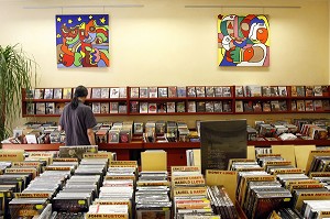 BOUTIQUE DE DVD EN TOUT GENRE 'AKER', GENEVE, SUISSE 