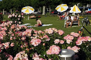 SEANCE DE BRONZAGE, QUAI GUSTAVE ADOR, GENEVE, SUISSE 