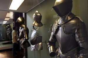 SALLE DES ARMES ET DES ARMURES, MUSEE D'ART ET D'HISTOIRE, GENEVE, SUISSE 