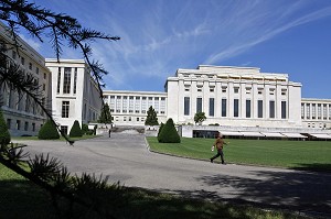 FACADE COTE JARDIN, PALAIS DES NATIONS, ORGANISATION DES NATIONS UNIES (ONU, UNITED NATIONS), GENEVE, SUISSE 