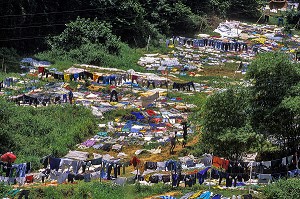 LAVERIE A CIEL OUVERT, ABIDJAN, COTE D'IVOIRE 