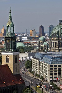 EGLISE SAINTE MARIE, MARIENKIRCHE, BERLINER DOM, DOME DE LA CATHEDRALE DE BERLIN, ILE DES MUSEES ET BUILDINGS DE LA POTSDAMER PLATZ, LE PRICE WATERHOUSE COOPERS (ARCHITECTE : RENZO PIANO), BERLIN, ALLEMAGNE 