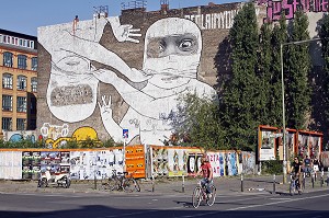 GRAFFITI SUR LES MURS QUARTIER DE KREUZBERG, FRIEDRICHSHAIN, BERLIN, ALLEMAGNE 
