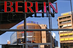 REFLET DE BUILDING, QUARTIER SONY CENTER, POTSDAMER PLATZ, BERLIN, ALLEMAGNE 