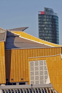 LA PHILHARMONIE ET LA SALLE DE MUSIQUE DE CHAMBRE BERLINER PHILHARMONIKER ET KAMMERMUSIKSAAL, BUILDINGS DE LA POTSDAMER PLATZ ET LE DB TOWER SONY CENTER (ARCHITECTE : HELMUT JAHN), BERLIN, ALLEMAGNE 