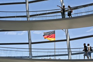 PARLEMENT ALLEMAND, REICHSTAG, DEUTSCHER BUNDESTAG AVEC SONT DOME, REAMENAGES PAR L'ARCHITECTE BRITANNIQUE NORMAN FOSTER, LAUREAT DU PRITZKER (LE 'PRIX NOBEL' DE L'ARCHITECTURE), BERLIN, ALLEMAGNE 