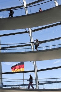 PARLEMENT ALLEMAND, REICHSTAG, DEUTSCHER BUNDESTAG AVEC SONT DOME, REAMENAGES PAR L'ARCHITECTE BRITANNIQUE NORMAN FOSTER, LAUREAT DU PRITZKER (LE 'PRIX NOBEL' DE L'ARCHITECTURE), BERLIN, ALLEMAGNE 
