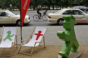 ILLUSTRATION DU CELEBRE FEU POUR PIETON DE LA RDA, AMPELMANN EST NE EN 1961 A LA GRANDE EPOQUE DU MUR, BERLIN, ALLEMAGNE 