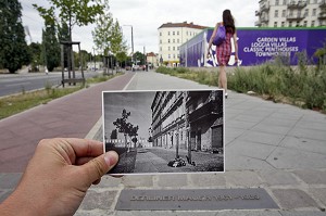 CARTE POSTALE AVANT ET PHOTO APRES LA CHUTE DU MUR, LIEU DE MEMOIRE DU MUR DE BERLIN, BERLINER MAUER, BERNAUER STRASSE, BERLIN, ALLEMAGNE 