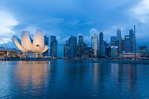 ILLUSTRATION SUR SINGAPOUR, REPUBLIQUE DE SINGAPOUR 
