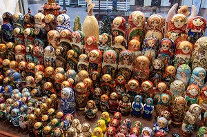 MATRIOCHKAS, MOSCOU, CAPITALE DE LA RUSSIE 