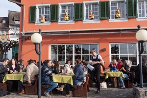 LA SUISSE, PARADIS FISCAL, ZUG, SUISSE 