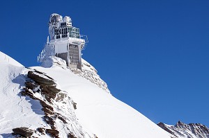 MONTAGNES DANS LES ALPES BERNOISES, SUISSE 